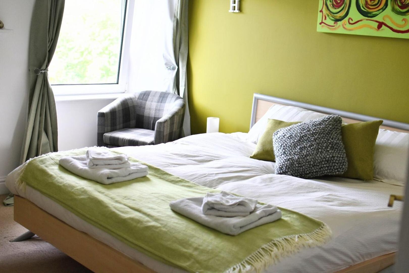 Eaton House Hotell Pembroke Exteriör bild
