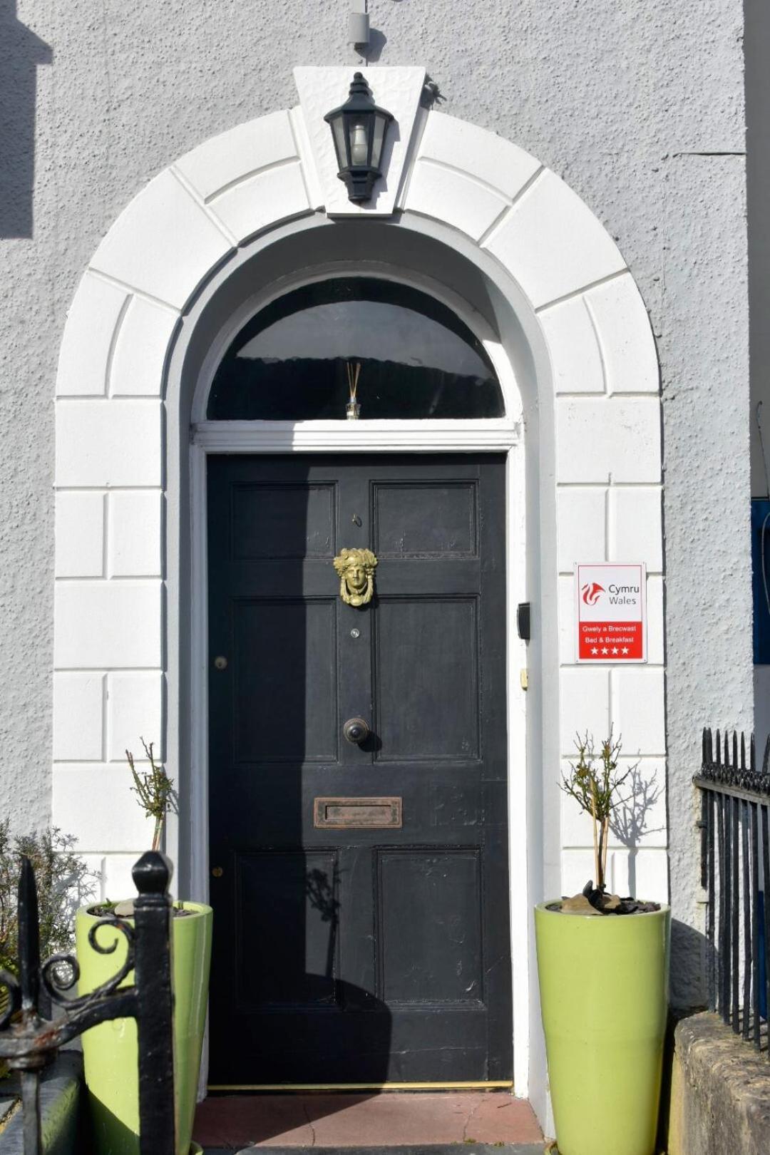 Eaton House Hotell Pembroke Exteriör bild
