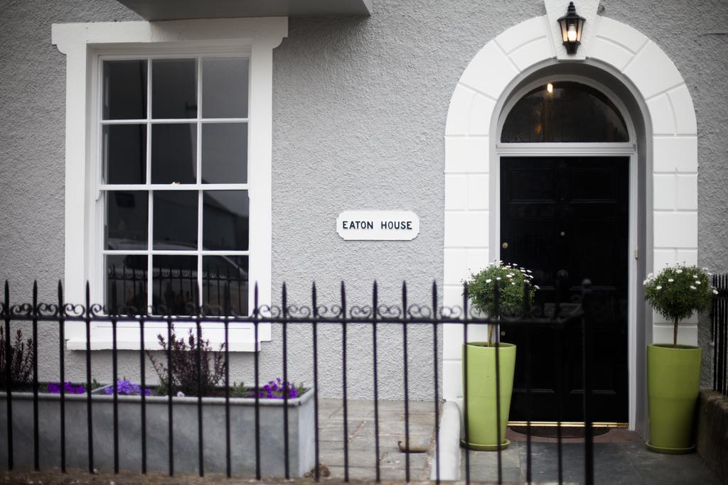Eaton House Hotell Pembroke Exteriör bild