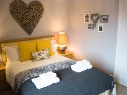 Eaton House Hotell Pembroke Exteriör bild